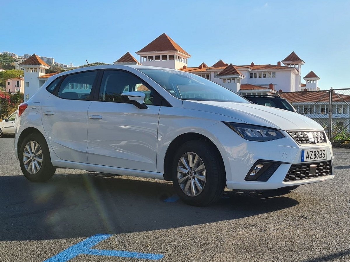 Найкращий автомобіль напрокат на Мадейрі для відвідування яскравого ринку 16-го століття в Мачіко 4 Madeira car hire